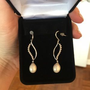 Kay Jewelers silver and pearl earrings